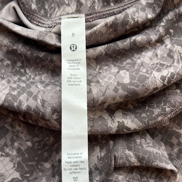 👟 Lululemon Gray Snake Print Align Pant 25” - Picture 3 of 4